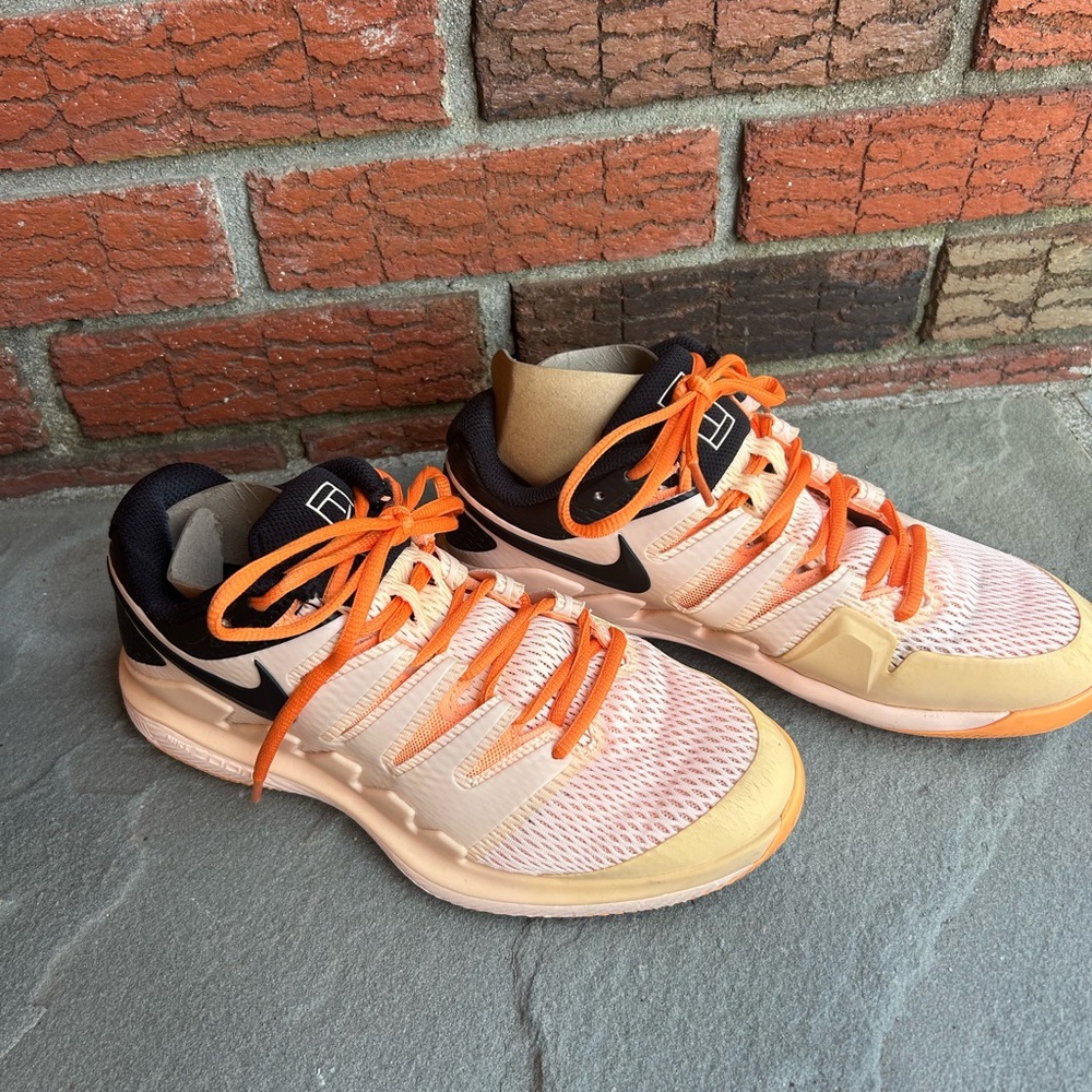 Nike Women's Athletic Shoes in Peach and Black